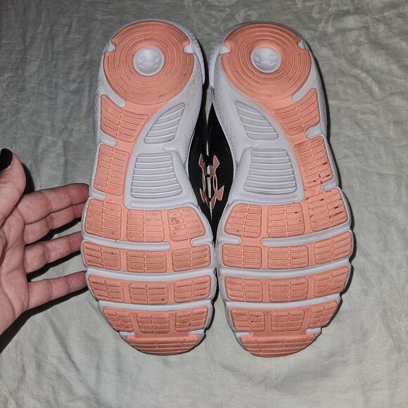 Under Armour Women's Charged Assert 9 Running Shoe, Black/Pink Sands, 9 - Picture 4 of 5